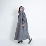 Áo đi mưa liền thân với khóa kiểu chéo được cấp bằng sáng chế