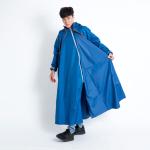 Áo đi mưa liền thân với khóa kiểu chéo được cấp bằng sáng chế